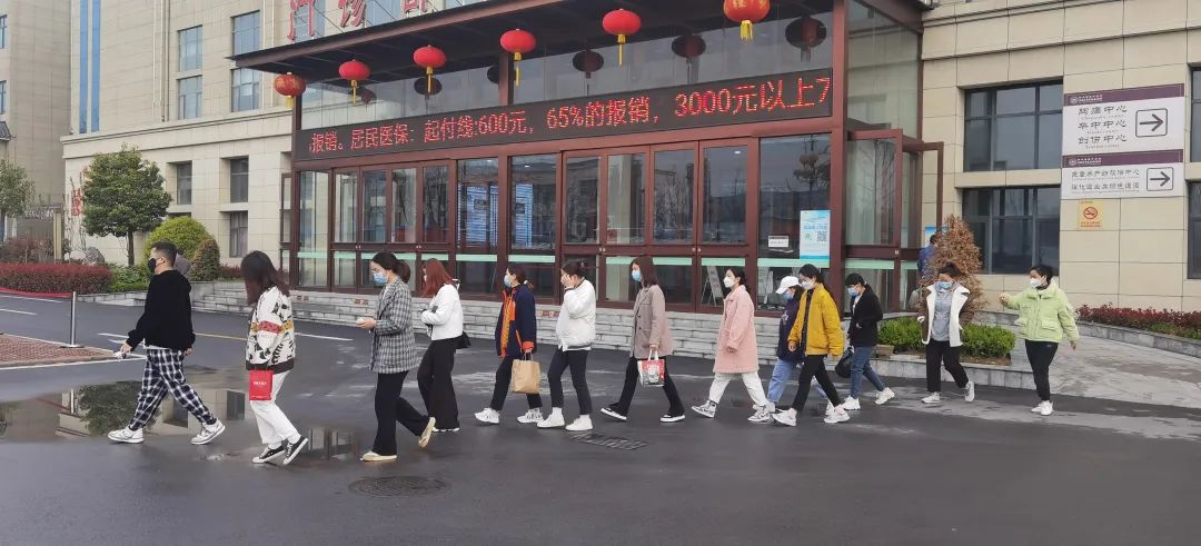 鄭州西區(qū)中醫(yī)院百余人醫(yī)護(hù)團(tuán)隊(duì)再出征，增援我市全民核酸檢測(cè)！