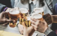 酒后臉白、臉紅，和酒量有關(guān)？其實(shí)是肝臟的“受損信號(hào)”！