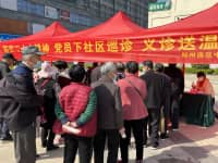 杏林春暖，“醫(yī)”路護航｜鄭西醫(yī)人進社區(qū)健康義診送溫暖！