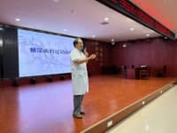 量血壓、測(cè)血糖、專家科普、醫(yī)護(hù)指導(dǎo)······這期講座元?dú)鉂M滿！