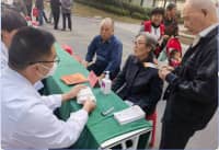 金秋重陽，守護(hù)健康，鄭州西區(qū)中醫(yī)院專家團(tuán)隊(duì)進(jìn)社區(qū)開展愛心義診活動(dòng)