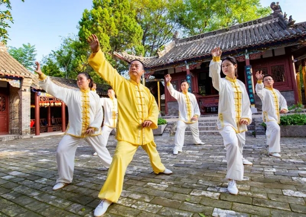 這套流傳了上千年的健身法，現在練不晚，調氣健肺、強心健脾！