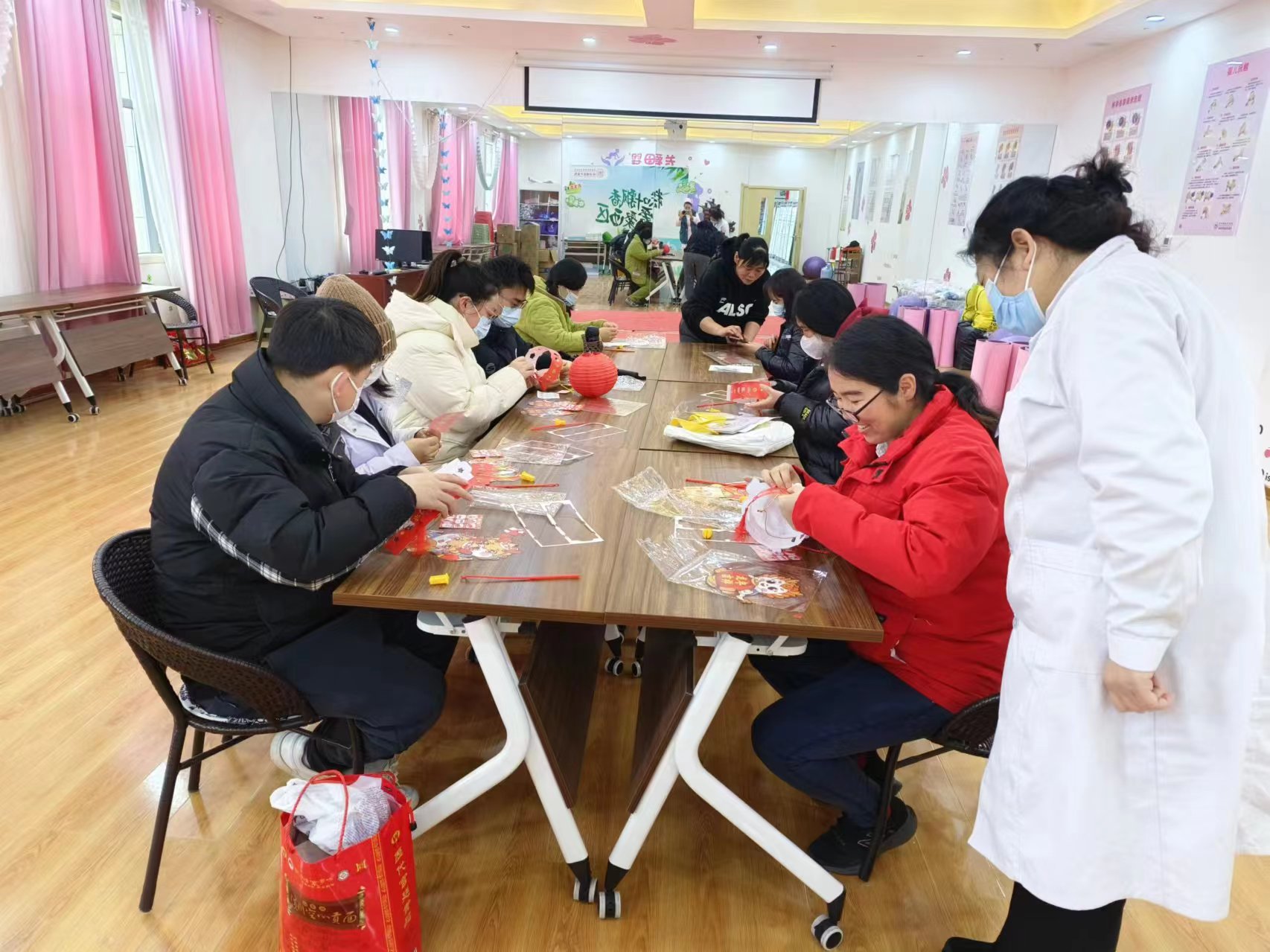 齊樂龘龘！元宵節(jié)，慶團(tuán)圓，醫(yī)院里暖意融融！
