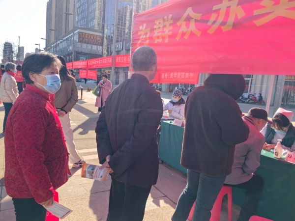 義診、健康指導(dǎo)······鄭州西區(qū)中醫(yī)院專家掀起學(xué)雷鋒熱潮！