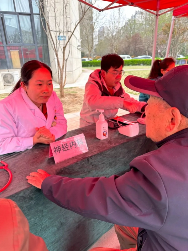 讓百姓有“醫(yī)”靠，鄭西專家義診送健康